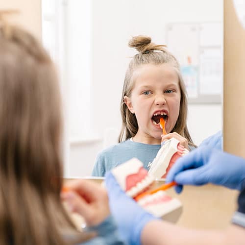 Zahnarzt Kiel - Dr. Garlichs - Leistungen - Prophylaxe mit Guided Biofilm Therapie (GBT)