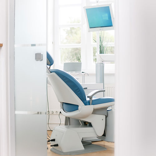 Zahnarzt Kiel - Dr. Garlichs - Praxis - Behandlungszimmer