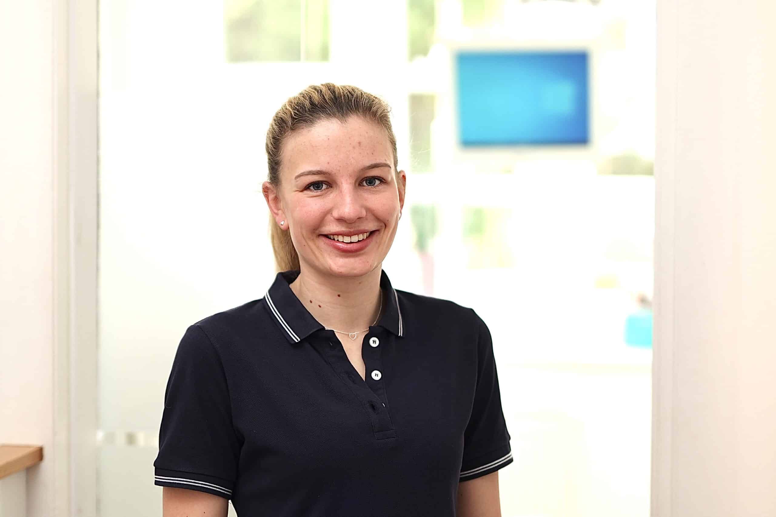 Zahnarzt Kiel – Dr. Garlichs – Team – Ann-Kathrin Scheffler Zahnarzt Kiel - Dr. Garlichs - Team - Ann-Kathrin Scheffler
